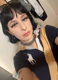 hey hey! I'm Eves, I'm a 22 year old professional, looking for a room in a  warm, friendly, social house in Bristol (ideally Clifton or central areas,  ready to move instantly). 🌿🥰🌻