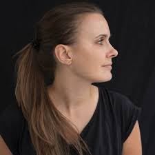 Claudia Horner's Instagram, Twitter & Facebook