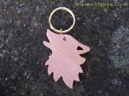 Porte Cles En Bois De Hetre Loup Hurlant En Chantournage Porte Cles Par Yann Chantournage Porte Cles En Bois Chantournage Porte Cle