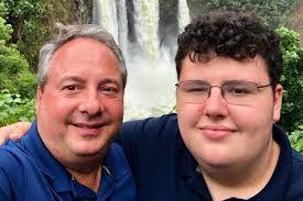 Sean Bloomfield's Instagram, Twitter & Facebook