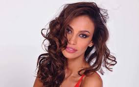 Fiind mereu în atenția paparazzilor, nu e de mirare că au apărut și primele imagini. Pro Tv Madalina Ghenea A Pus Mana Pe Un Alt Actor Celebru De La Hollywood Cine Este Noul Iubit Al Romancei
