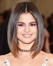The Best Celebrity Lob Haircuts Of 2017 Selena Gomez From Instyle Com Hairstyles For Round Faces Round Face Haircuts Small Face Hairstyles