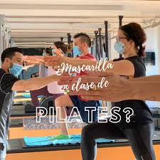 Si te decides por hacer una clase de pilates en casa, puedes encontrar una buena cantidad de material en internet para poder iniciarte, incluso puedes seguir cursos online. Durante Mis Clases De Pilates Debo Usar Mascarilla Hygge Pilates By Antonio Leon