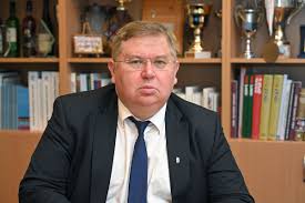 Niedermüller péter néhány nappal ezelőtti kijelentése az atv a nap híre című műsorában, ahogy „rémisztő képződménynek nevezte azt az emberideált, amely a kormánypárti és kormányközeli. Iroda A Maffiahalozatnak