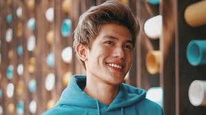 Lewat 'Fly Tango', Julian Jacob Bagi Kisah Romantis dengan Peliharaan