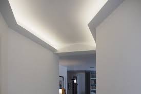 Beispiel 4 Indirekte Led Beleuchtung Der Decke Im Gang Bzw Flur Mit Den Lichtvouten Dbkl 95 Pr Indirekte Deckenbeleuchtung Beleuchtung Deckenbeleuchtung