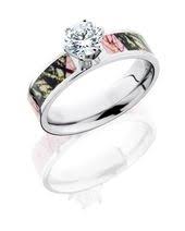 Pin By Bruce And Jenn Harshman On Southern Love Camo Wedding Rings Sets Camo Wedding Rings Camo Engagement Rings