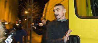 Már húsz éve, hogy elfogták a viszkisként elhíresült bankrablót, ambrus attilát. Elet Stilus Ambrus Attila Visszajart A Bortonbe Most Kitiltottak Hvg Hu