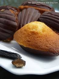 Madeleines A La Feve Tonka Coque Au Chocolat Les Delices D Helene Feve Tonka Dessert Madeleine
