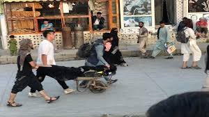 An explosion ripped through a crowd of afghanis trying to enter kabul airport thursday, injuring at least three u.s. Yytkxesmzzyjdm