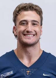 Adele Farr's Instagram, Twitter & Facebook