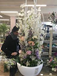 Fiori dell'orchidea e pianta, fondo floreale. Composizioni Floreali Sinonimo Di Creativita Ed Arte Da Alicanti A Roma
