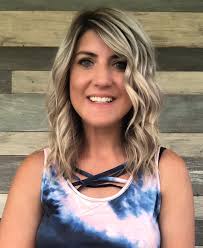 I promised you I would do this, and I did. I filmed a hair tutorial for  you.🙆‍♀️💁‍♀️✨ Spoiler: The hair does not start out good. My hair is  frizzy, multi-textured, and a