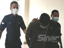 Syarikat milik usahawan kosmetik terkenal, nur sajat dìdenda rm14,500 oleh mahkamah majistret shah alam atas tuduhan. Pemandu E Hailing Didakwa Bunuh Anak Teman Wanita