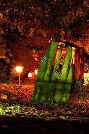 21 Unglaublich Gruselige Outdoor Deko Ideen Fur Halloween Harrypotter Garten Gartendeko Basteln Halloween Deko Ideen Halloween Deko Halloween Deko Garten