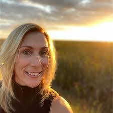 Linda Kamm's Instagram, Twitter & Facebook