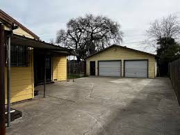 Any good places to sell old comic books in town or near stockton? TIA