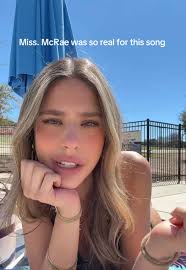 Miss possessive>>> #tatemcrae