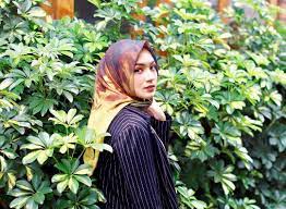 Perempuan dari samping berhijab : Tips Merawat Rambut Dengan Minyak Alami Untuk Wanita Berhijab Madaninews Id