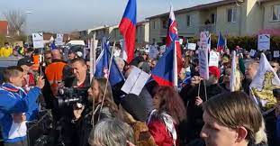„mám za sebou drobný kolaps, napsal s tím, že kvůli tomu prozatím ruší svůj program do doby, než se jeho zdravotní. Pred Domem Jana Hamacka Kricelo Pres 150 Demonstrantu Cnn Prima News