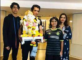 Sonu sood finds out about 3 orphaned siblings in telangana and offers his immediate help saying they are no longer orphans. Sonu Sood S Life Story His Date Of Birth See His Family Pics All The Things That Indians Want To Know About The Latest Internet Sensation Businessinsider India