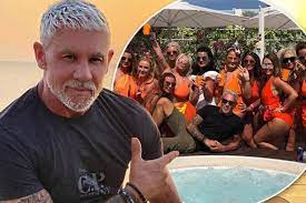 Lineker also revealed that he loves cooking, especially waitrose ready meals and any potential as well as what he expects from a girlfriend, lineker also detailed in the post what he can offer to any. Wayne Lineker Insists He S Not An Idiot After Being Slammed For Girlfriend Advert Mirror Online