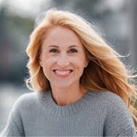 Lisa Schrumpf's Instagram, Twitter & Facebook