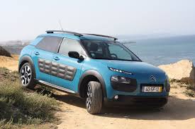 Special onetone edition citroen c4 cactus gets dark exterior finish, and will go on sale from £19,020 in april. Citroen C4 Cactus Shine 1 2 Puretech 110 Colorido E Aventureiro Aventureiros 1 Automobilismo