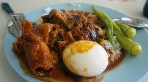 Nasi dagang, nasi kerabu, nasi campur, laksam, bubur pulut hitam, serawa pisang, somtam dan pulut mangga merupakan antara menu yang sedap di sini. Deen Maju Pulau Pinang Nasi Kandar Terbaik Dengan Harga Yang Berbaloi