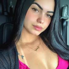 Sandy Alves's Instagram, Twitter & Facebook