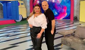 Ο ηθοποιός σε συνέντευξη του μίλησε μεταξύ άλλων για τη σχέση του με την τηλεόραση αλλά και για την προσωπική του ζωή. Danah Mparka H Apanthsh Sthn Aixmh Toy Moytsina Gia Th Sxesh Ths Me Ton Apostolo Royba Znews