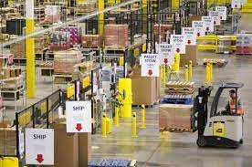 Inside Amazon S Cavernous Distribution Center A Symphony Of Robots Humans Industrial Architecture Amazon Distribution Center