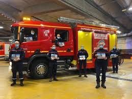 Eboueurs, facteurs ou encore pompiers passent à votre domicile pour les étrennes. Yvelines Pompiers De Houilles Et Sartrouville Les Calendriers Seront Distribues Dans Les Boites Aux Lettres 78actu