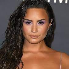 Colored Eyeliner Celebrity Beauty Looks To Get Inspired By Demi Lovato Makeup Makeup Looks Celebrity Makeup