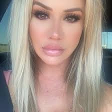 Melinda Sharp's Instagram, Twitter & Facebook