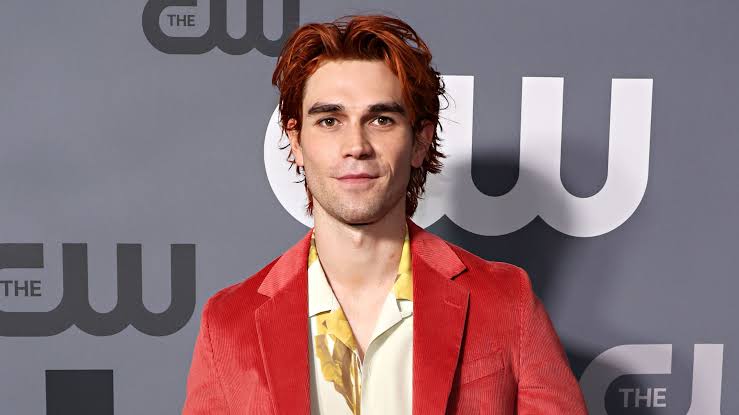 images?q=tbn:ANd9GcTJ9xoQ3fBy_Xb5r6AzU353_FjlWN2l_WTjiTrCrmxdjyhQ14JxlrRnAqg&s=10 KJ Apa racconta lo scontro con Cole Sprouse: «Mi ha dato un pugno in faccia, ma mi ha salvato dalle droghe»