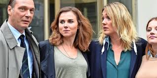 Der gehört allerdings noch zur ganz alten schule. Zwischen Ironie Und Brutalitat Dresden Tatort Startet Frauen Duo Ermittelt In Der Schlagerwelt Lvz Leipziger Volkszeitung
