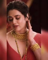 Girija Oak in a saree is the definition of timeless elegance Simple,  stunning, and effortlessly graceful. #GirijaOak #SareeLove #MarathiBeauty