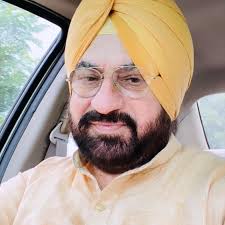 Actress Sadhana Shivdasani