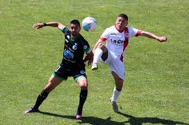 Deportes melipillas player gonzalo sosa battles the ball against jesus pino of union san felipe during ascent championship at the nacional stadium. Union San Felipe Vencio A Puerto Montt Y Continua En Puestos De Avanzada De La Primera B G5noticias