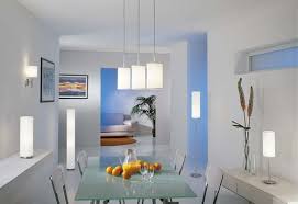 El rojo, por ejemplo, estimula la comunicación, reúne a las personas y eleva el nivel de energía, por lo cual es fantástico para decorar el comedor y también la sala. Lamparas Colgantes Para Sala