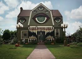 This Woman S Amazing Haunted House Is Like Something Straight Out Of A Tim Burton Movie Halloween House Halloween Haunted Houses Creepy Houses