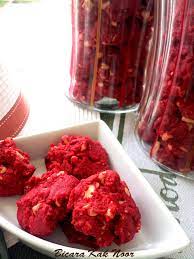 Cara untuk menyediakan biskut red velvet ini tidaklah rumit. Red Velvet Cookies Cantik Dan Sedap Dapur Kak Noor