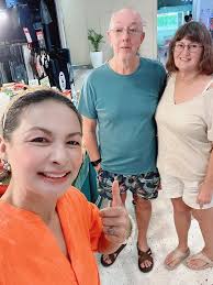 Hello everyone in Hua Hin 🙏 We are farmers 👨‍🌾🧑‍🌾👩‍🌾 Thank you to  everyone who stopped by to say hello, chat and support our good  agricultural products for your health 💪 Annie💋Organic💚