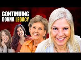 Kerry Newell's Instagram, Twitter & Facebook