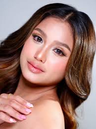 Check out Ms. Christine Samson's recent makeup look featuring D'cart  contact lenses in the shade Artemis Brown. It has always been our best  selling shade! It's also available in prescription from -1.00