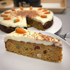 Die 5 eier aufschlagen und dabei eigelb und eiweiß in zwei schüsseln voneinander trennen. Gewurzter Karotten Nusskuchen Mit Tannenhonig Schmeck Den Suden