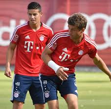 Real madrid's squad strength, potential premier league moves for james rodriguez and alvaro morata, and the managerial. Fc Bayern Fans Feiern Tom Starke Nach Mega Parade Gegen Arsenal Welt