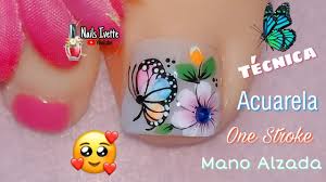 Las flores son uno de los diseños más populares entre las chicas a quienes les encanta mantener sus manos con un toque de elegancia y coquetería. Decoracion De Unas Flor Y Mariposa Con Tecnicas Combinadas De Mano Alzada Acuarela Y One Stroke Youtube