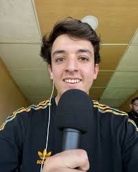 Al “Paton” Edgardo Bauza Fue muy emotivo verlo en la Noche Blanca donde  recibió mucho cariño de varios históricos y de la hinchada alba. Salió de  la mano de su hijo Maxi